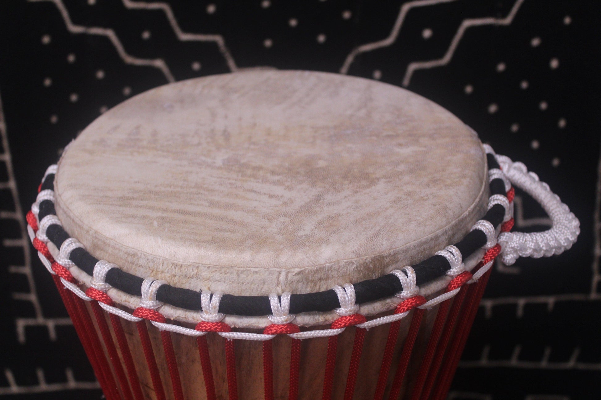 Tweneboa Djembe – Red – Ghana – D 27 cm – H 56 cm (Product ID: LM-22903)