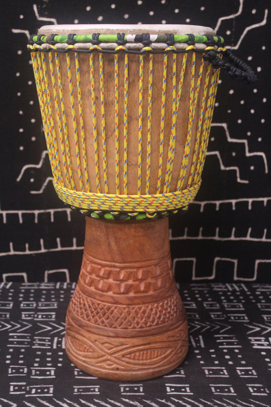 Tweneboa Djembe – Yellow – Ghana – D 27.5 cm – H 57 cm (Product ID: LM-22901)